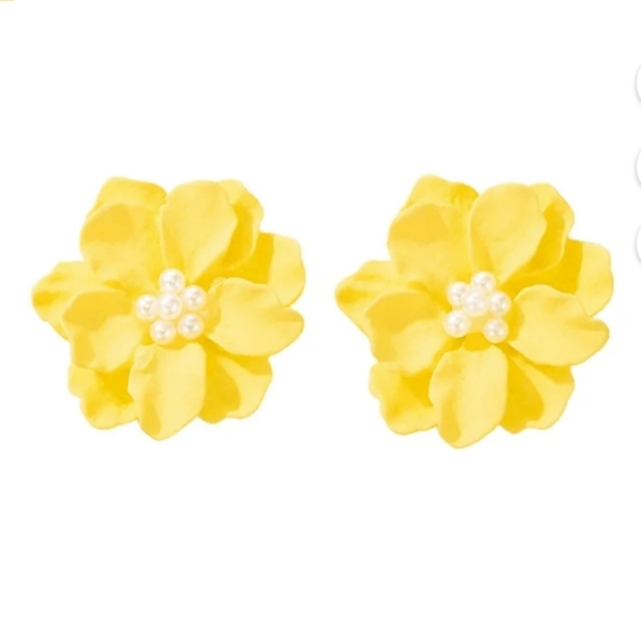 Jewelry - NEW Yellow Flower Earrings